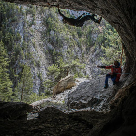 Dry tooling "Hell Cave"