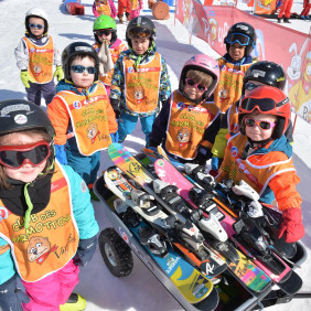 Jardins d'enfants, mini-club et garderie "Les Marmottons" - Cours collectifs de ski enfants de l'ESF