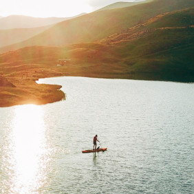 Stand-up paddle : 12 spots de rêve en montagne